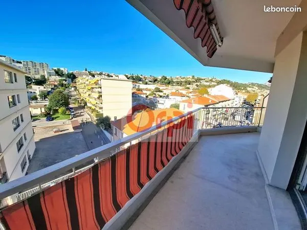 Studio 1 pièce 38 m² 