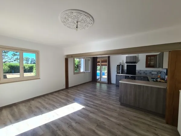 Maison en pierre de 5 pièces principales 