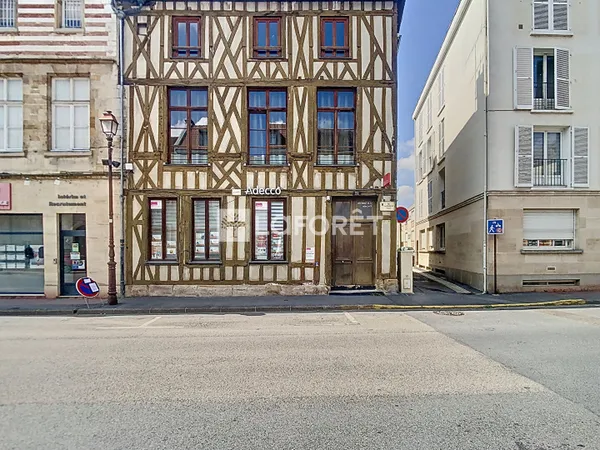Local commercial 4 pièces 66 m² 