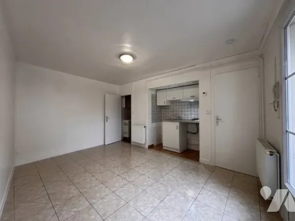 Studio 1 pièce 17 m² 