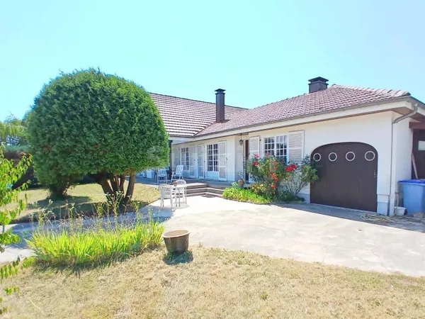 Maison de plain-pied 8 pièces 160 m² 