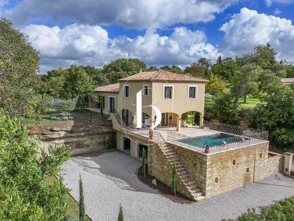 Maison et villa de prestige Vente Uzès 6p 143m² 895000€