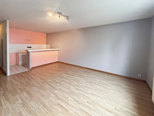À LOUER - STUDIO - MENNECY 