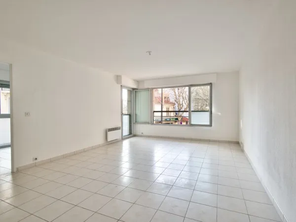 ANTIBES - APPARTEMENT 2 PIECES DE 58M2 A VENDRE - AVEC TERRASSE - PARKING - PROCHE COMMERCES ET 