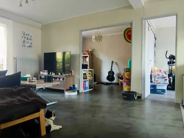 BEL APPARTEMENT DANS RESIDENCE SECURISÉ 