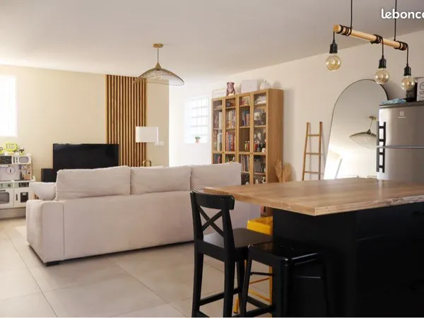 Appartement 3 pièces - 65 m² - Entièrement rénové - Balcon - Cave - Traversant 