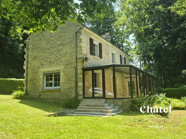 Maison en pierres 4 chambres - véranda- jardin arboré 