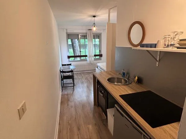 Chambre 15m2 avec sanitaire sur le palier 