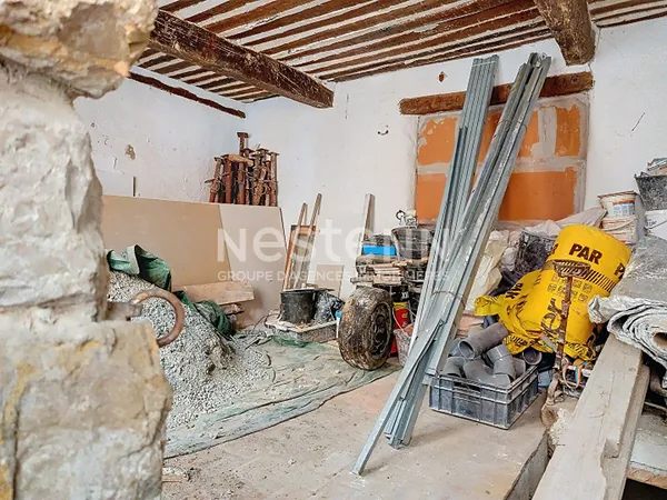 Local commercial Grasse 33 m2 avec 2 caves de 10 m² chacune, centre historique 