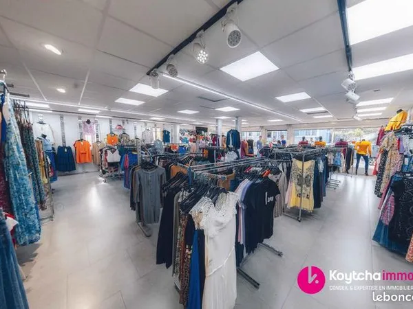 Local commercial 130 m² 