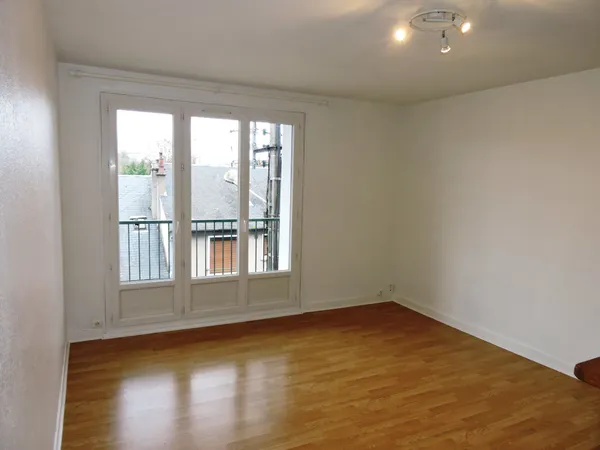 Grand studio avec balcon 