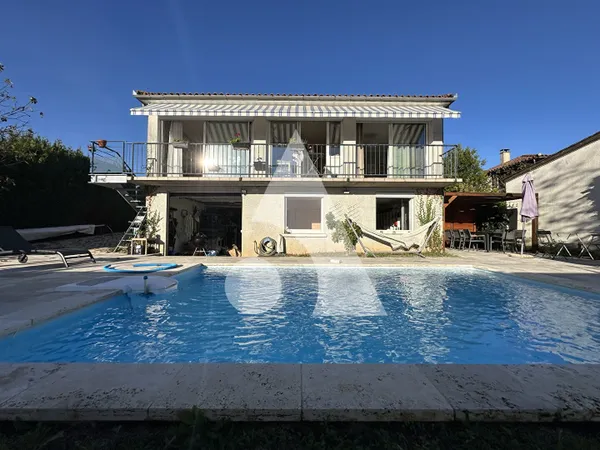 Maison Figeac 129m², 6 pièces, 3 chambres, 1 suite parentale + piscine. 