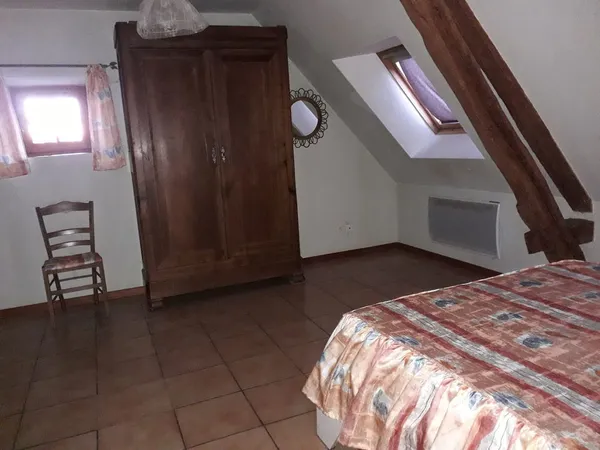 appartement meublé à l'étage d'une maison 