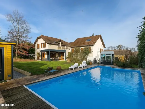Maison 9 pièces 225 m² 