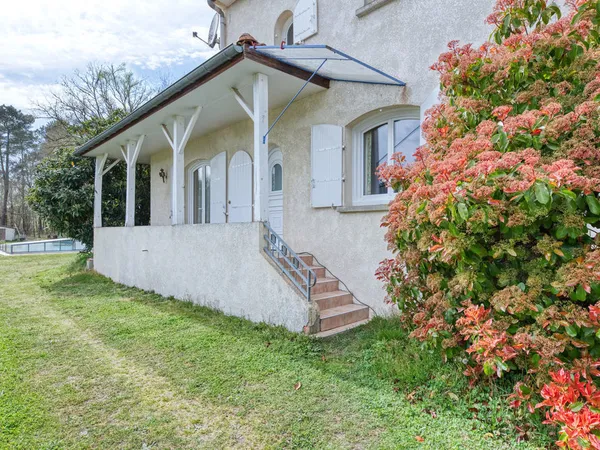 maison situe a 40 km de boredaux 148 m surface 