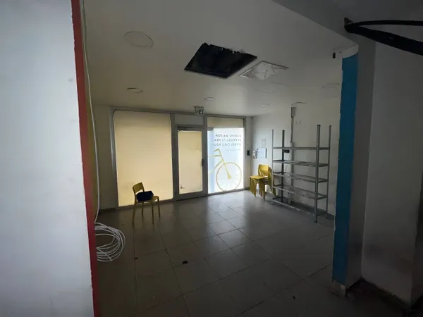 Boutique 2 pièces 230 m² 