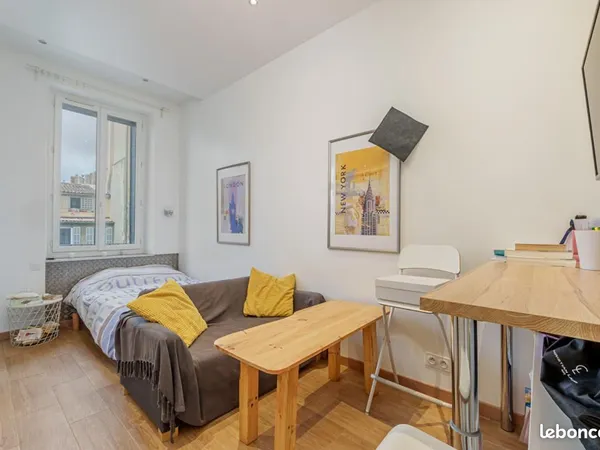 Studio 1 pièce 17 m² 