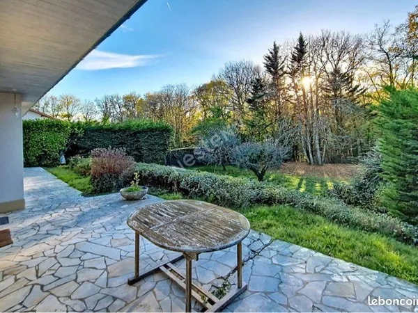 Maison à rénover avec jardin 