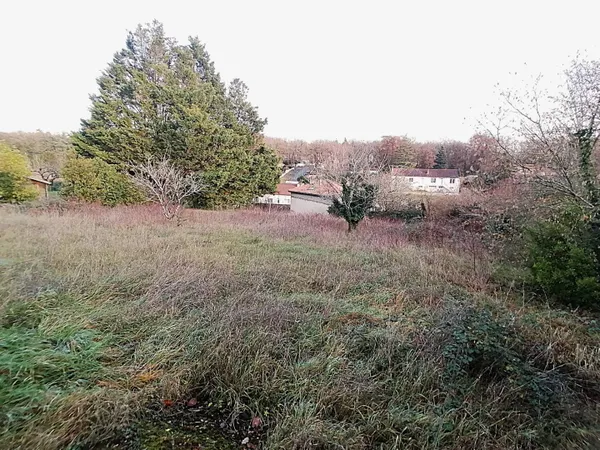 Terrain constructible 900 m² 