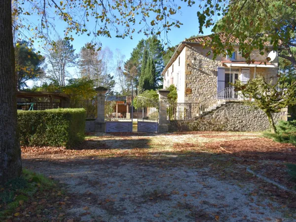 Ensemble de deux maison, deux piscines et gros potentiel locatif 