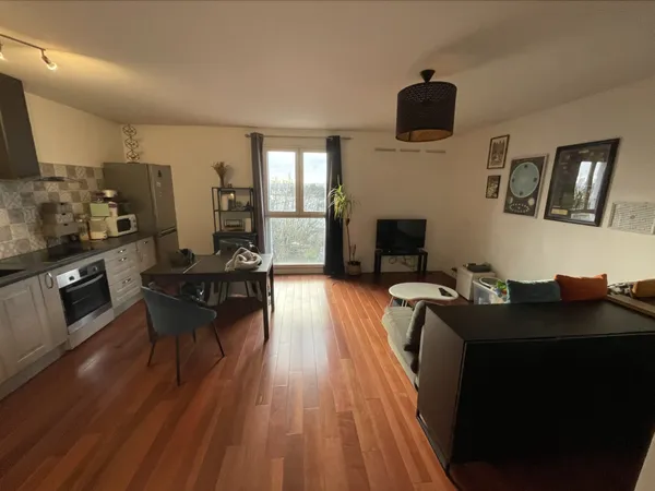 Grand studio de 36 m2 ,centre ville à Gagny 