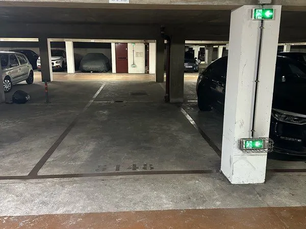 Place parking gardiennée 