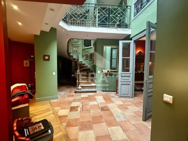 Maison 6 pièces 230 m² 