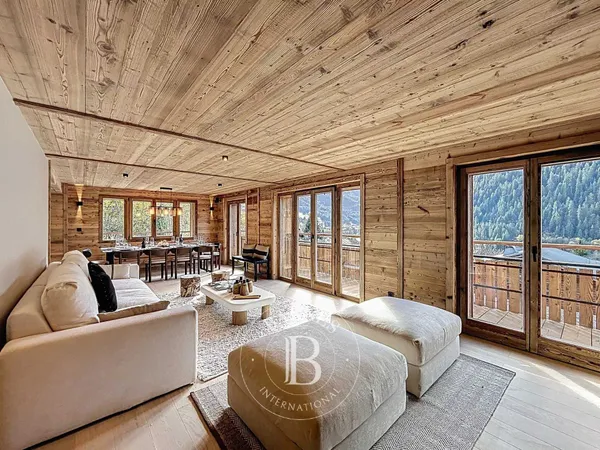Châtel - Elégant chalet entièrement rénové à deux pas du centre 