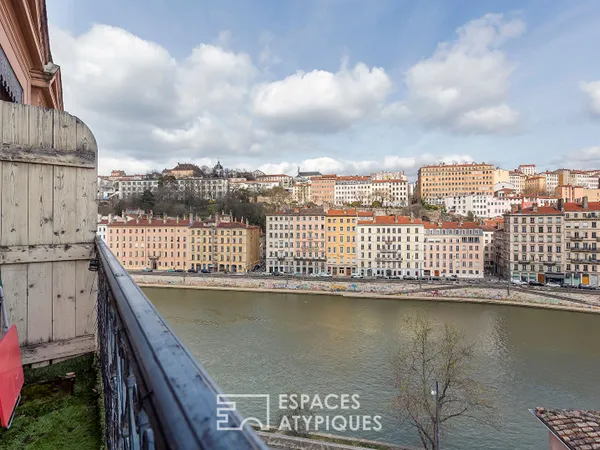 Duplex de caractère au dernier étage avec ascenseur et vue Saône 