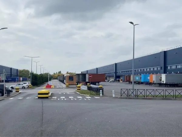 Entrepôt 12027 m² 