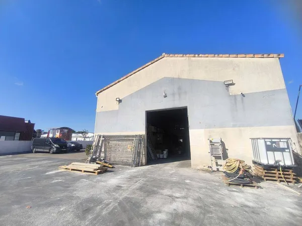Local commercial 4 pièces 450 m² 