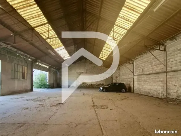 Local industriel 200 m² 