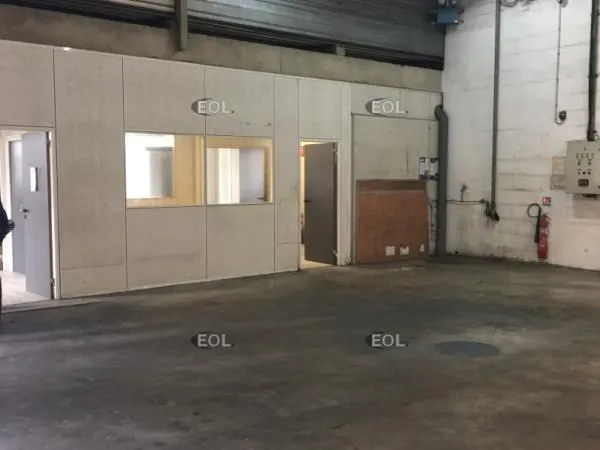 Local d'activité 568 m² 