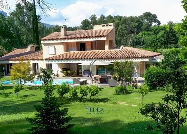 Maison 7 pièces 234 m² 