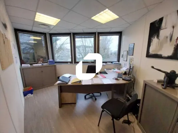 Location Bureau Bruges 33520 