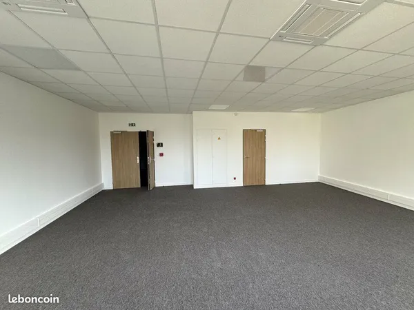 Bureau 50 m² 