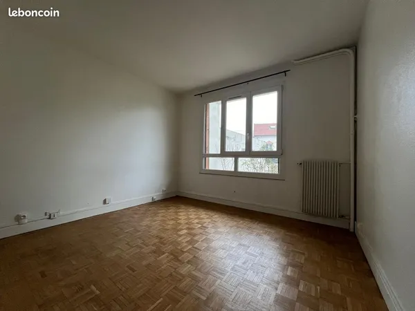 Studio 1 pièce 17 m² 