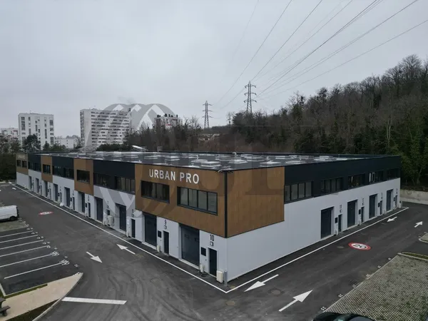 Local industriel 159 m² 