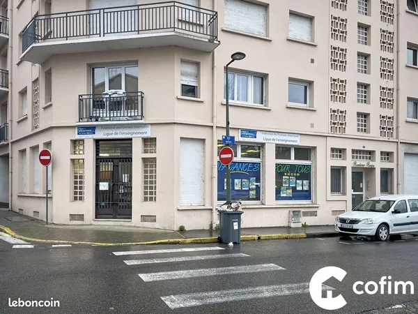 Local 108 m² Pau 