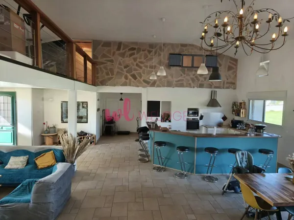 Maison 4 pièces 248 m² 
