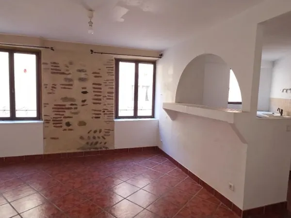 Immeuble de rapport 2 appartements + grand garage Proche 