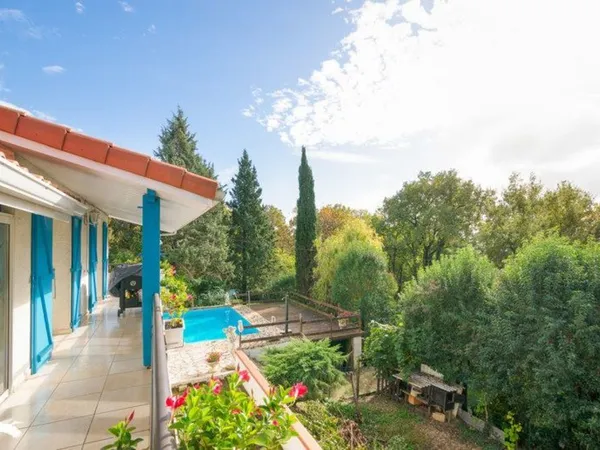 Maison de 8 pièces principales 