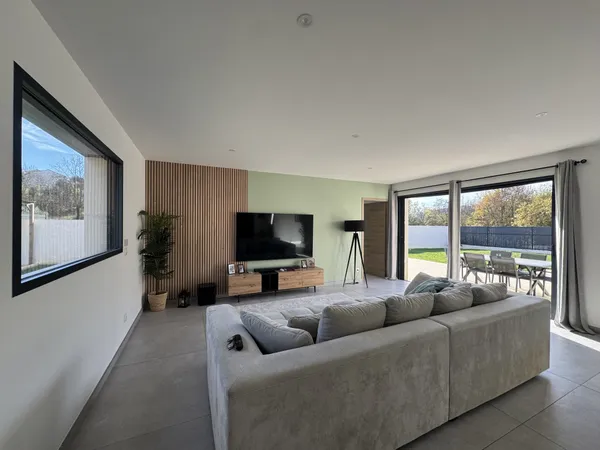 CHARMES-SUR-RHONE - MAISON CONTEMPORAINE DE 7 PIECES DE 160M 
