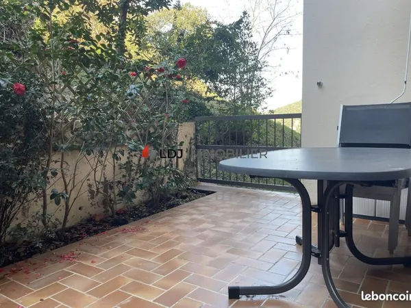 Studio 1 pièce 32 m² 