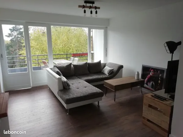 Location d'une chambre meublée dans colocation fraichement rénovée. Bel appartement moderne et 