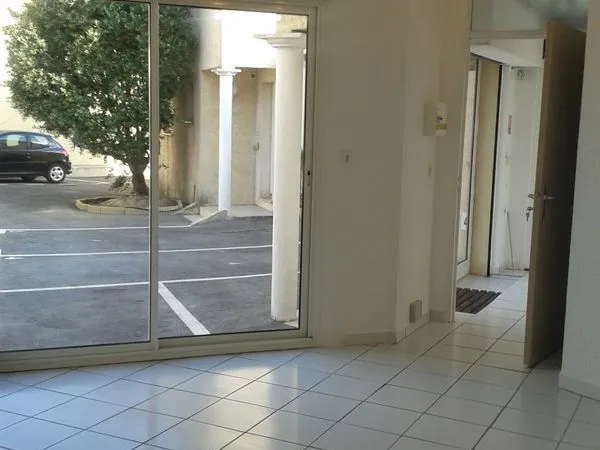 BUREAUX DE 22M2 à 32 M2 A PARTIR DE 425EUROS HT/TCHC (clim fibre plc parking) SS FRAIS AG LOCATION 