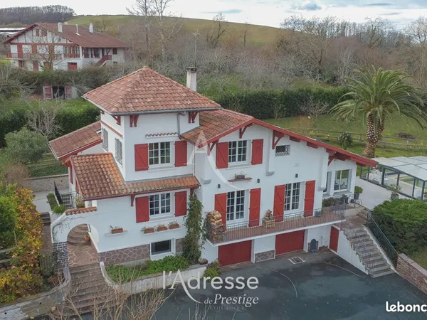 Propriété 11 pièces 310 m² 
