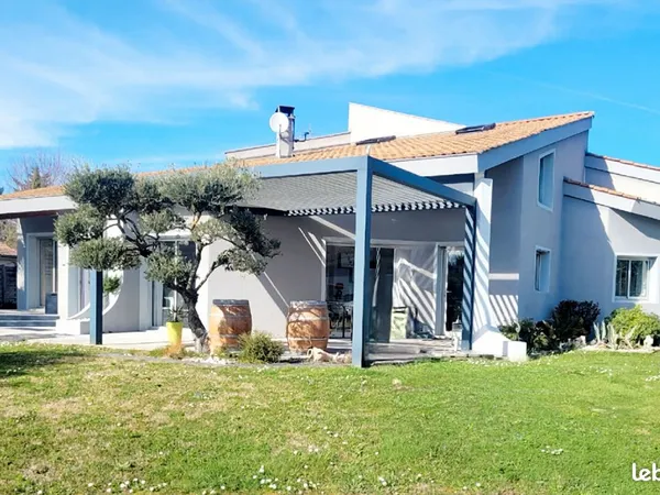 Villa 7 pièces 270 m² 