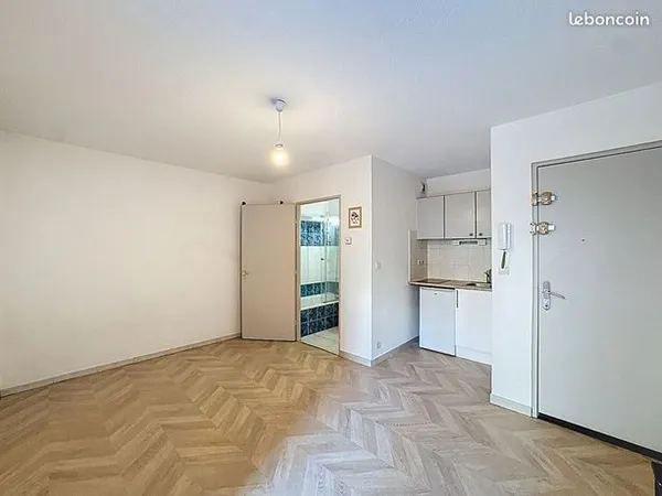 Studio 1 pièce 18 m² 