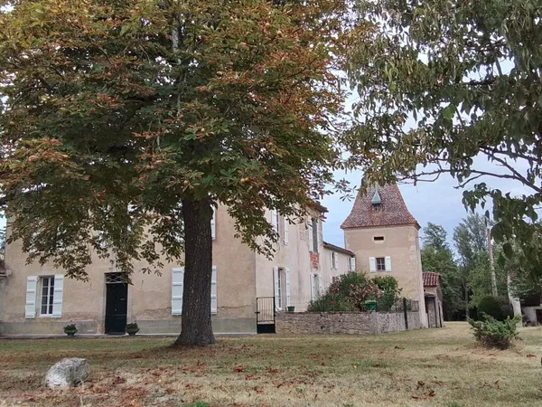 Au Calme Dans La Campagne Gersoise, Tres Belle Propriete Sur Parc Arbore D'environ 3 Hectare Et Demi
